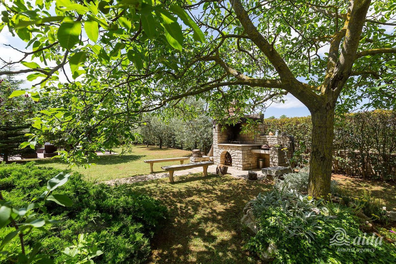 Family Vacation Villa Žbandaj Екстериор снимка