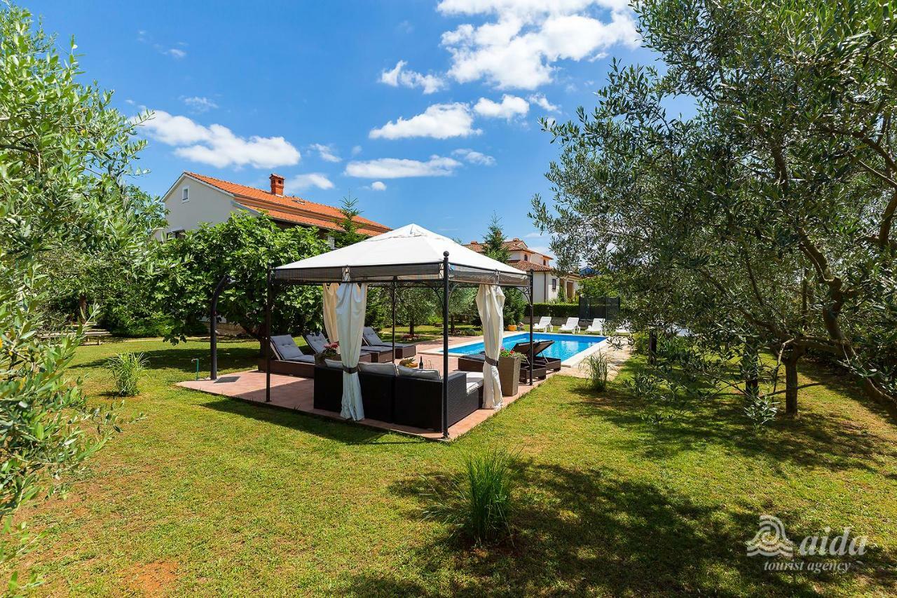 Family Vacation Villa Žbandaj Екстериор снимка